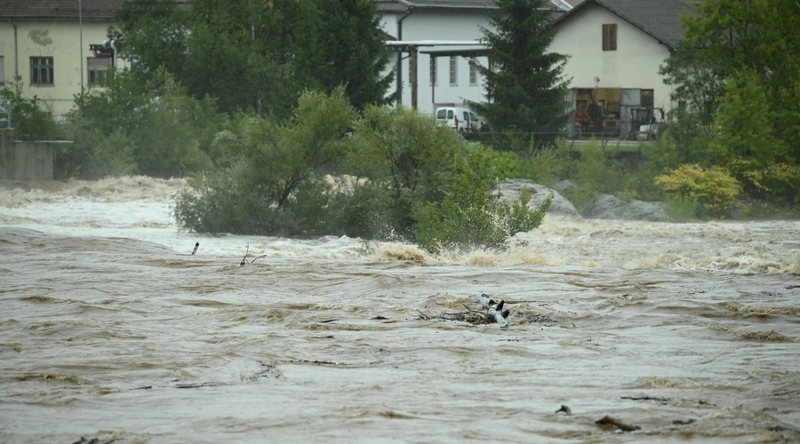 Arso z novim opozorilom: zvečer in v noči na soboto bo najhuje (foto: Bobo)