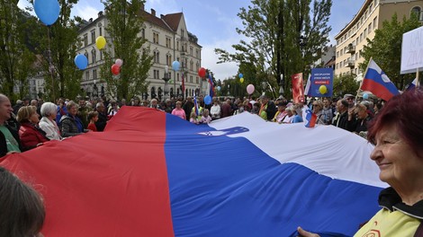 FOTO: Center Ljubljane preplavili baloni. Kaj se je dogajalo?