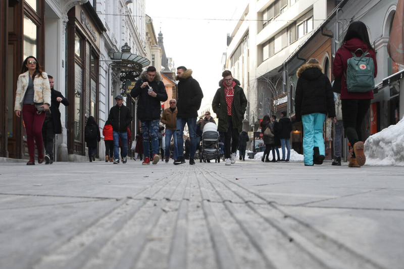 Le z nekaj kliki lahko ugotovite, ali vam pripada denarno nadomestilo (foto: Nik Rovan/MOL)