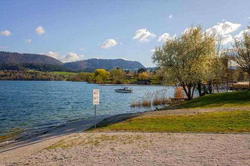 Tragedija na Velenjskem jezeru, umrla ena oseba (foto: STA)