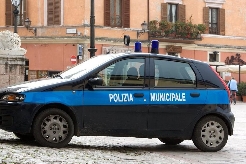 Gnusen zločin: policistko je po končani nočni izmeni spolno napadel migrant (foto: Profimedia)