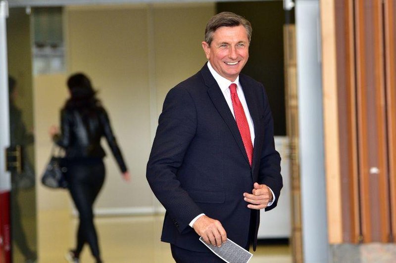 Državljani na volišča: Borut Pahor se po dveh mandatih poslavlja (foto: Bobo)