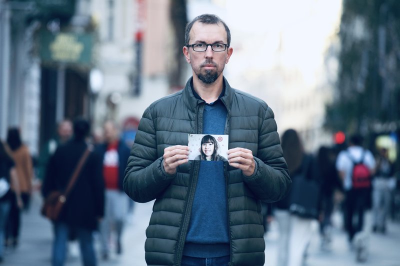 Leto dni po izginotju 11-letne Julije njen oče ni izgubil upanja: "Z mislijo na hčerko se zbudim in z mislijo nanjo grem spat" (foto: Aleksandra Saša Prelesnik)