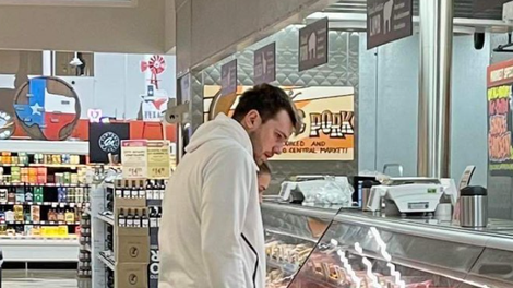 Luka Dončić je v ameriškem supermarketu pritegnil veliko pozornosti, kaj je kupil?