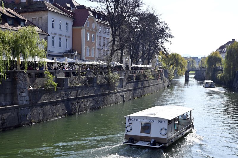 V Ljubljani bo danes še kako pestro: po Ljubljanici bodo gor in dol plula prav posebna plovila (foto: Žiga Živulovič/Bobo)