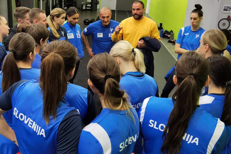 Evropska rokometna zveza zaradi incidenta pred tekmo s Srbijo kaznovala Slovenijo (foto: Facebook/Rokometna zveza Slovenije)