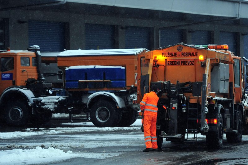 Topla jesen se končuje: bo sneg zimsko službo tudi letos presenetil? (foto: Bobo)