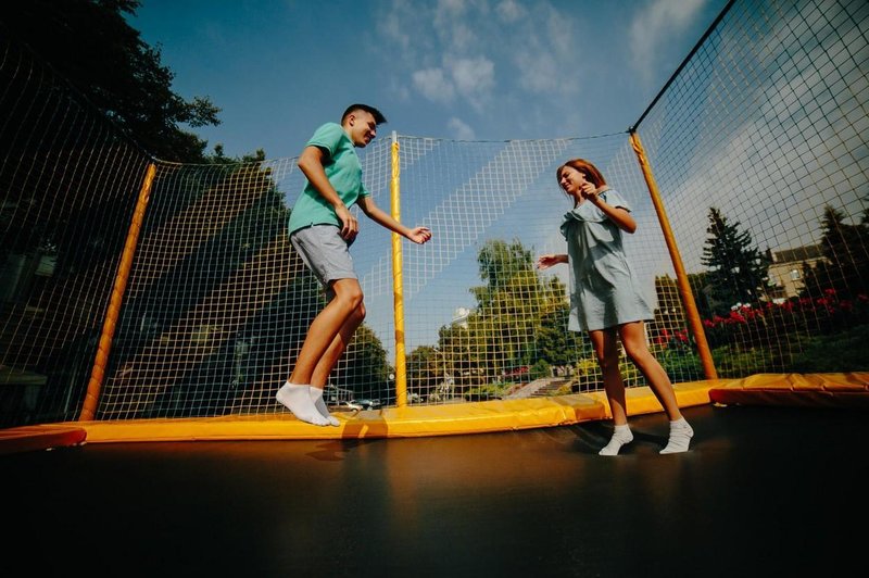 Grozljiva nesreča: ogroženo življenje poškodovanega v ljubljanskem trampolin parku (foto: Profimedia)