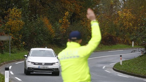 Pred prazniki se na cesto odpravite pripravljeni: policija bo izvajala poostren nadzor