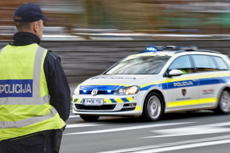 Neposrečen beg drznih vlomilcev: slovenski policisti izvedli filmski pregon (foto: Žiga Živulović jr./Bobo/fotomontaža)