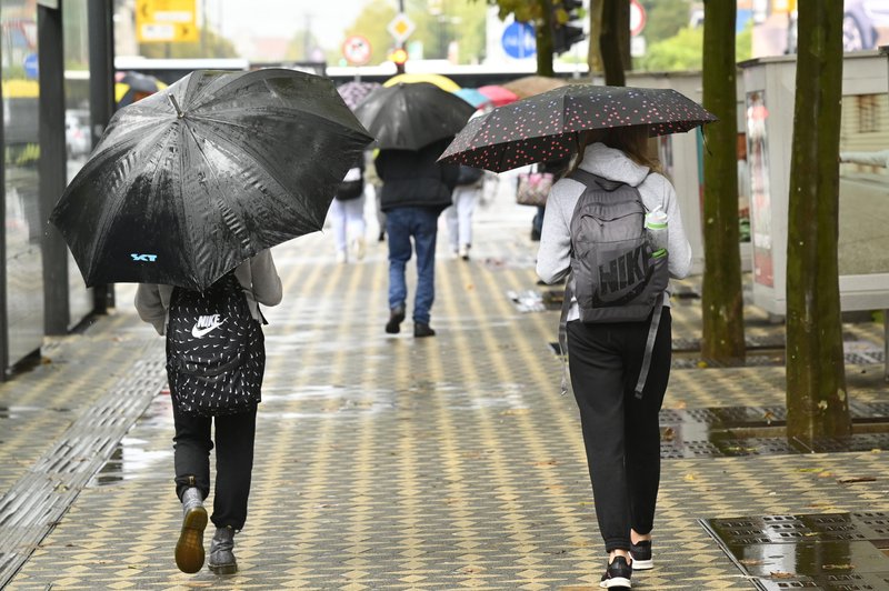 Pripravite dežnike: čakajo nas plohe in nevihte (foto: Žiga Živulovič jr./Bobo)