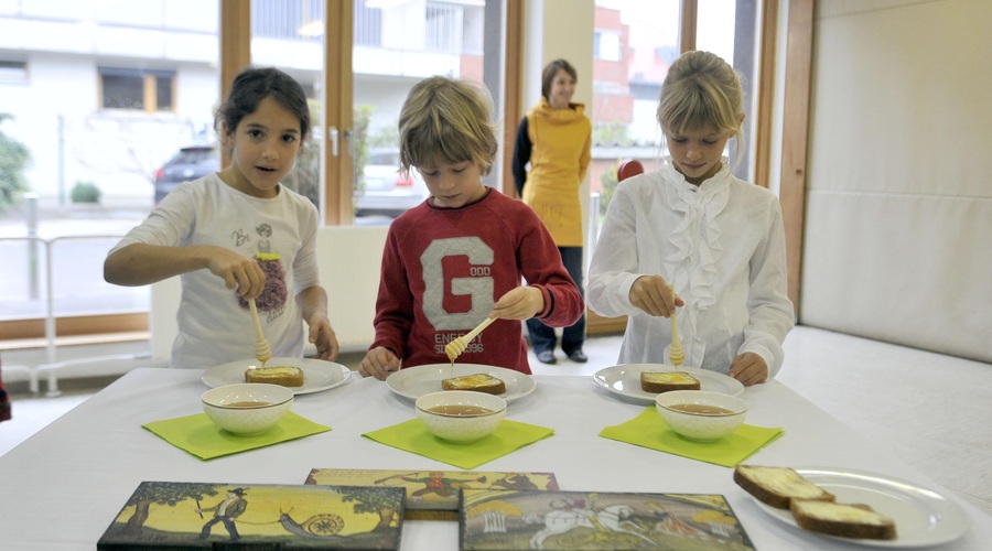 Ste tudi vi med tistimi, ki najraje zajtrkujejo tradicionalno slovensko? (foto: Borut Živulovič/Bobo)