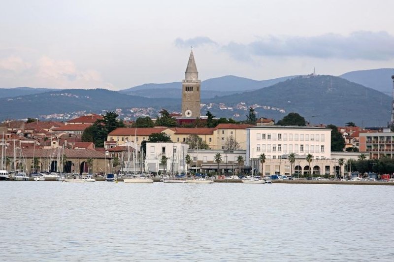 Obala je pod vodo: ne samo v Piranu, morje poplavlja tudi v Kopru, v Portorožu zalilo teniški center (FOTO) (foto: Profimedia)