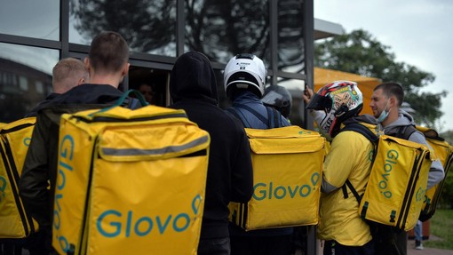 Glovo razkriva, kakšno hrano Slovenci najpogosteje naročamo (to veliko pove o nas)