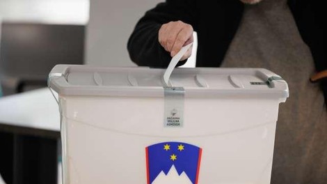 Slovenci danes spet na volišča, na sporedu drugi krog županskih volitev: preverite, kje bo najbolj napeto