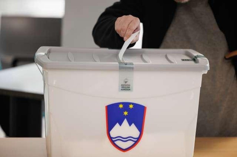 Slovenci danes spet na volišča, na sporedu drugi krog županskih volitev: preverite, kje bo najbolj napeto (foto: Bor Slana/STA)