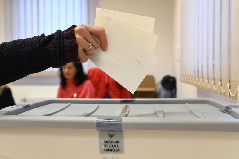 Je DVK res posegla v referendumska pravila? (foto: Žiga Živulović jr./Bobo)