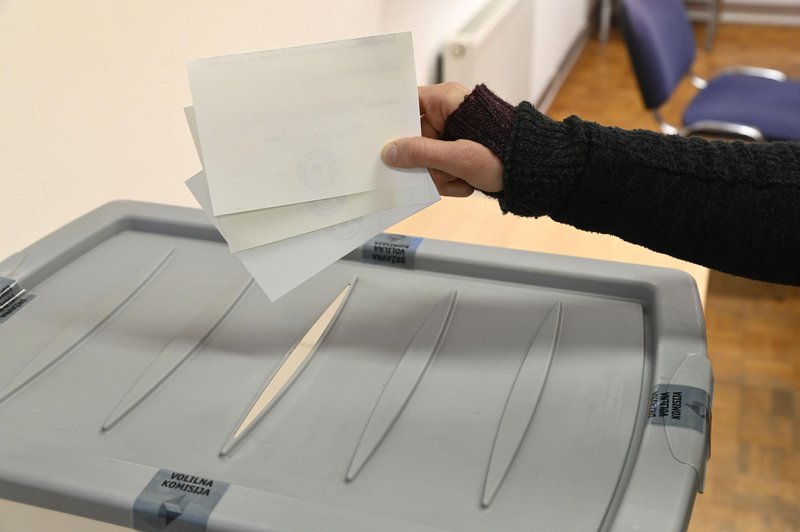 Predlogov za posvetovalne referendume vse več: na katera referendumska vprašanja bomo morda že kmalu odgovarjali? (foto: Žiga Živulović jr./Bobo)