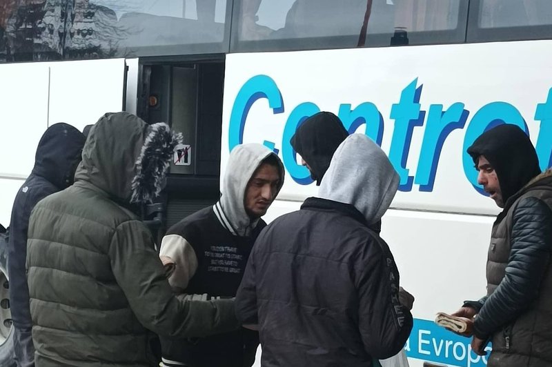 Na poti z obupanimi migranti v Bosni in Hercegovini, ki so jih na meji pretepli in oropali (foto: M.P.)