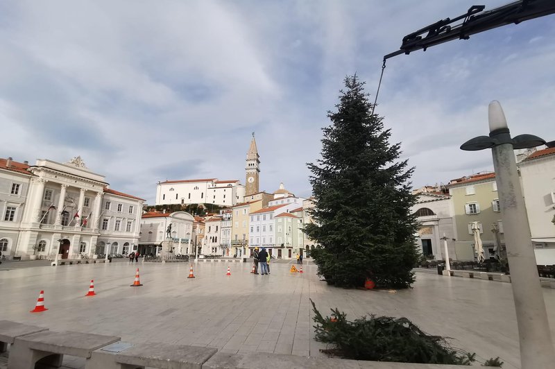 Na Obali so pripravljeni na praznično vzdušje: poglejte, kakšno okrasitev so pripravili (foto: Facebook/Občina Piran - Comune di Pirano)