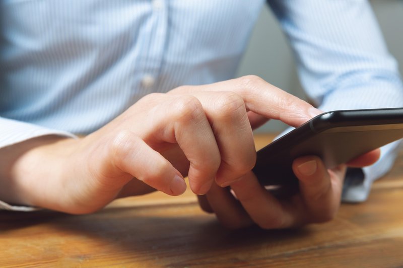 Ste na telefon prejeli sporočilo, ki vsebuje čudne številke? Njihov pomen vas bo presenetil (foto: Profimedia)