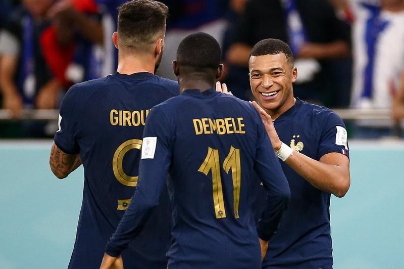 Zastrašujoča moč aktualnih prvakov, Francozi so se sprehodila do četrtfinala (Giroud in Mbappe za zgodovino) (foto: Profimedia)