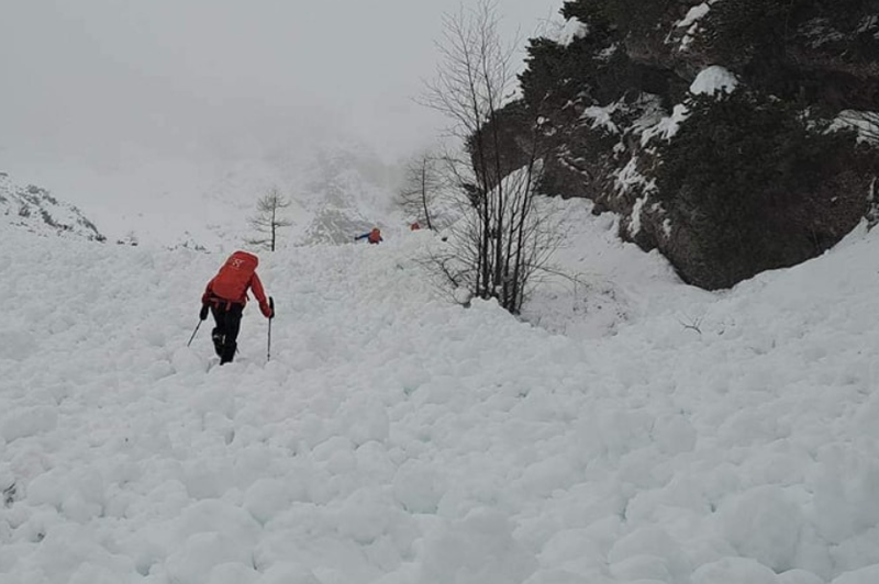 Plaz odnesel dva planinca: oba sta huje poškodovana (foto: Facebook/Gorska reševalna zveza Slovenije)