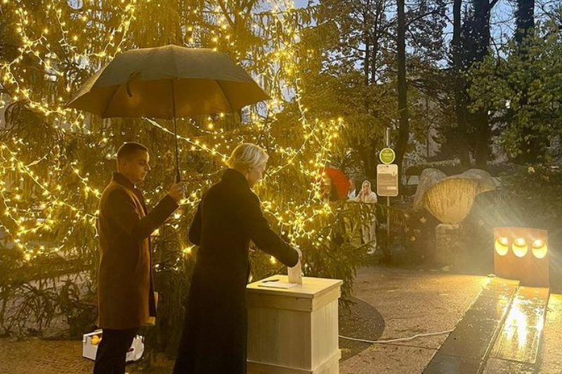 Kaj si je ob prižigu lučk v UKC Ljubljana zaželela Urška Klakočar Zupančič? (foto: Instagram/UKC Ljubljana)