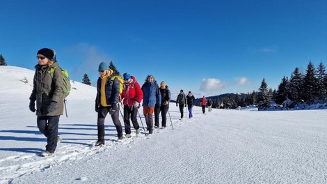 V gorah je lepo, a pozimi še toliko bolj nevarno: ne bodite nori, preberite navodila, ki vam bodo pomagala preživeti