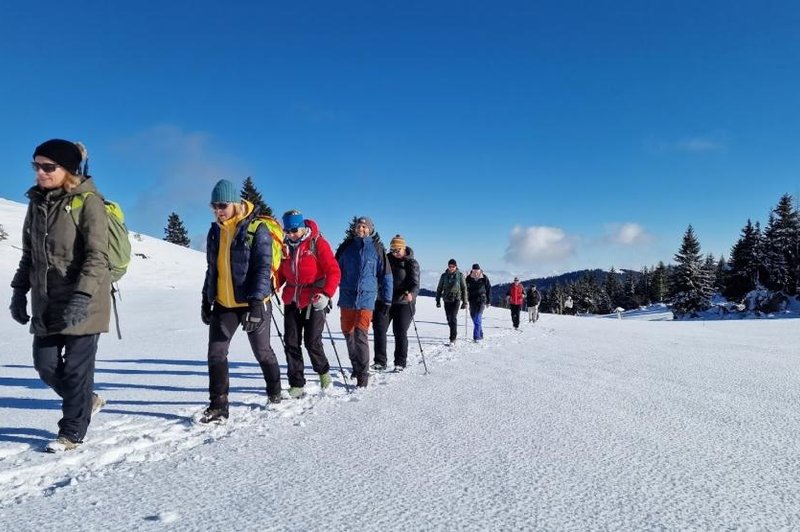 V gorah je lepo, a pozimi še toliko bolj nevarno: ne bodite nori, preberite navodila, ki vam bodo pomagala preživeti (foto: Matjaž Šerkezi)