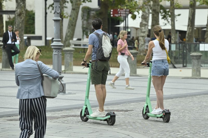 Ljubljanski zelenci na dveh koleščkih, ki so povzročili veliko nejevolje, se umikajo z ulic (foto: Žiga Živulovič/Bobo)