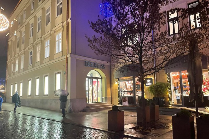 FOTO: V center Ljubljane prihaja nova trgovina, ki bo poslovala v prostorih nekdanje slaščičarne Zvezda (foto: Uredništvo)