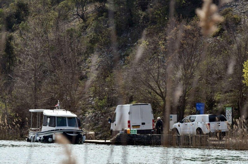 V nesreči čolna na narasli Savi dva mrtva (foto: Twiter/Dnevnik.hr)