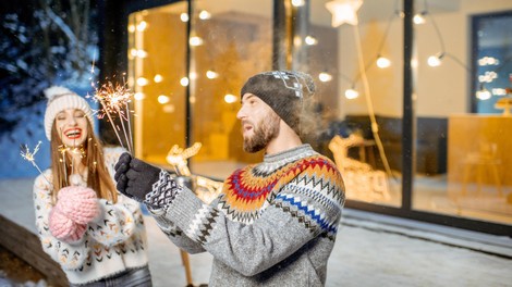 20 vraž, ki jih morate opraviti na silvestrovo, da bi vam v novem letu prinašale srečo (poskusiti ni greh)