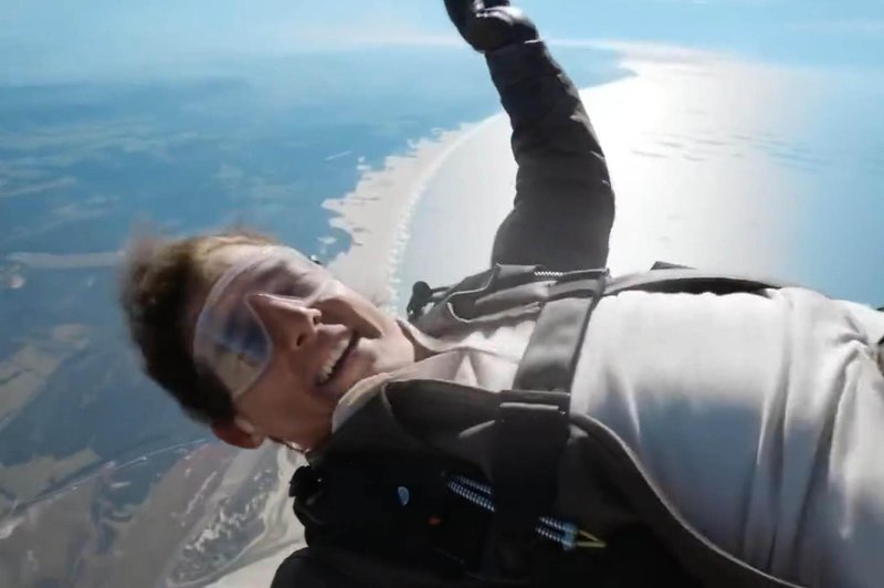 VIDEO: Tom Cruise tvegal življenje, medtem ko je oboževalcem zaželel vesel božič (foto: Profimedia)