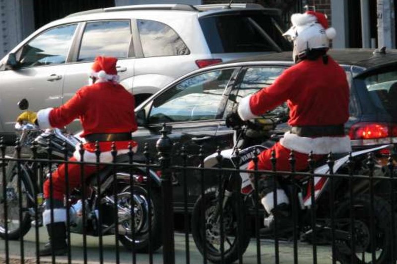 Na slovenske ceste bodo zapeljali Božički na motorjih (foto: STA)