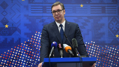 Srbski predsednik Vučić odredil najvišjo stopnjo bojne pripravljenosti vojske