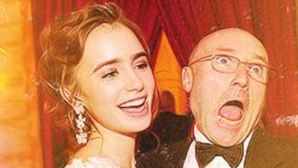 2. Lily Collins Oče priljubljene igralke Lily Collins je bobnarska legenda Phil Collins. V enem od intervjujev pa je priznala, …