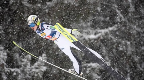 Slovenska skakalka bo kljub zdravstvenim težavam stisnila zobe