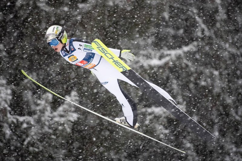 Slovenska skakalka bo kljub zdravstvenim težavam stisnila zobe (foto: Profimedia)