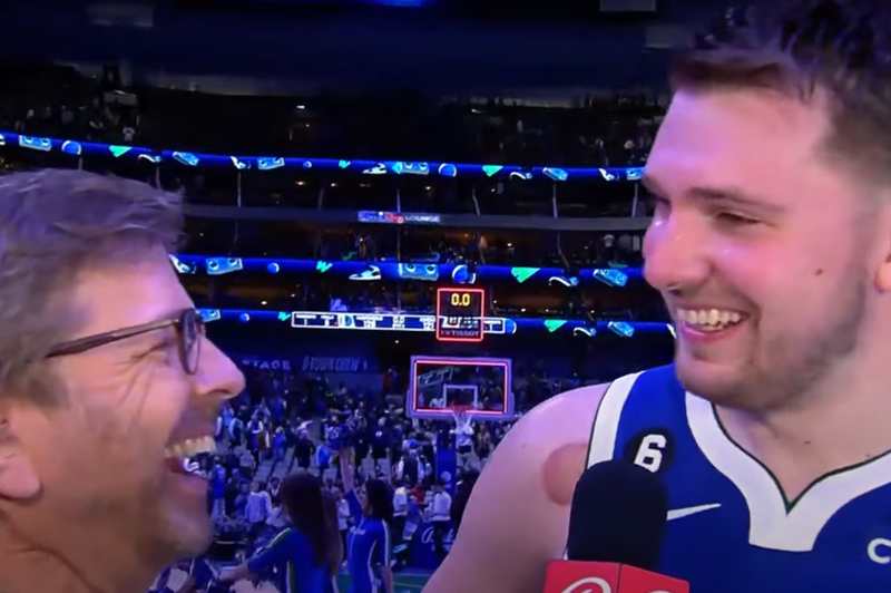 Luka Dončić le prišel do želenega piva, v garderobi ga je pričakalo veliko presenečenje (foto: Youtube/Bleacher Report)