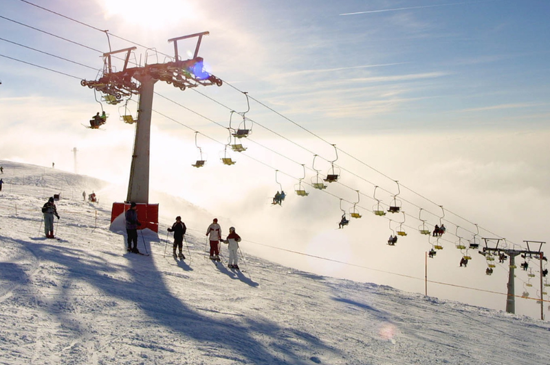 Sneg ni več to, kar je bil: zaradi visokih temperatur ga ne bo več veliko (foto: BOBO)