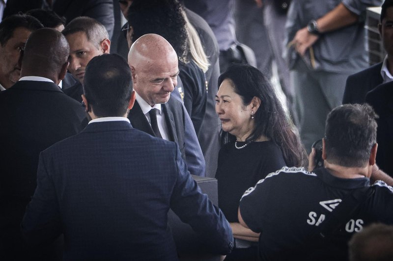 Ožigosani Gianni Infantino pojasnil ozadje neokusnega selfija pred Pelejevo krsto (njegove besede odmevajo) (foto: Profimedia)