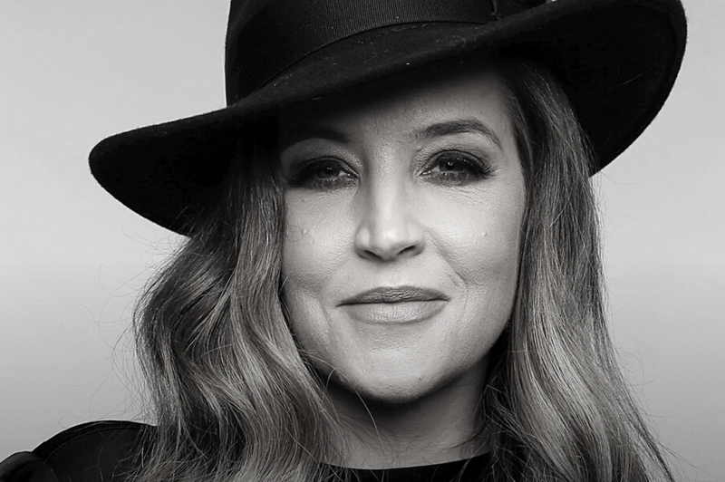 Prezgodaj se je poslovila hči Elvisa Presleyja, Lisa Marie Presley (foto: Twitter/Variety)