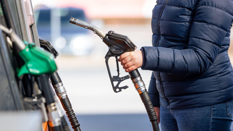 Nas znova čakajo podražitve? Od 17. januarja spremembe v cenah dizla in bencina