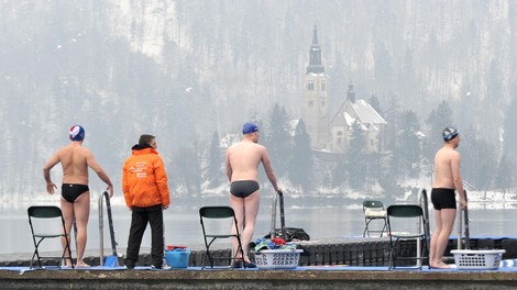 Za nekatere ni zime, namesto v rusko se bodo najpogumnejši pognali v Blejsko jezero