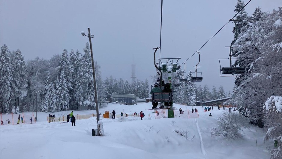 Pohorje Na Mariborskem Pohorju so dobili nekaj manj kot šest milijonov evrov. S tem denarjem želijo modernizirati žičniške naprave: med …