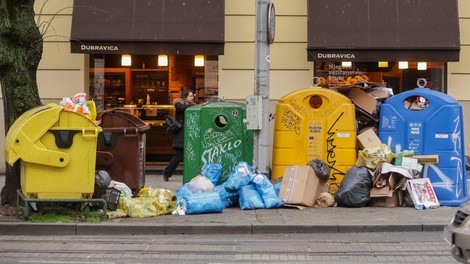 Kaos v Zagrebu: smeti ležijo vsepovsod, smrad se širi po mestnih ulicah, smetarji pa ... (FOTO)