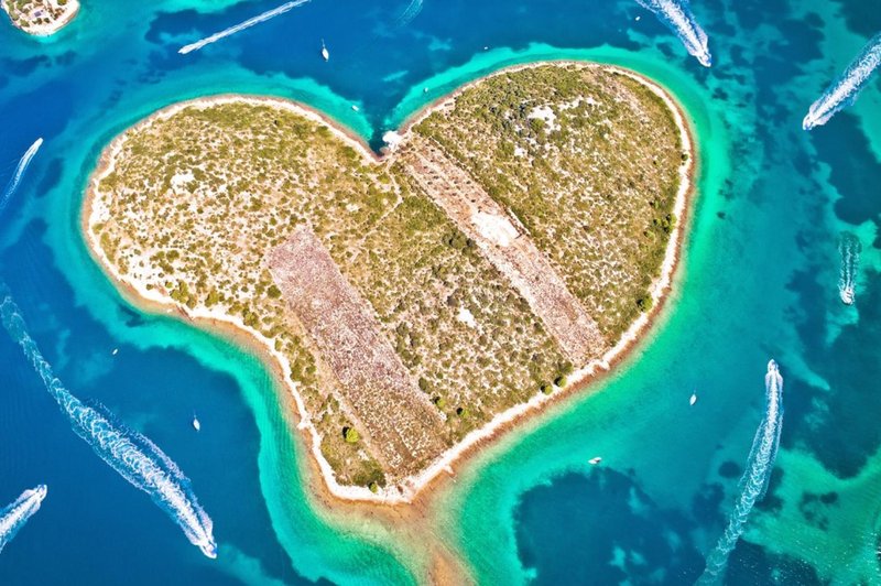 Želite svoji boljši polovici podariti otok v obliki srca? Toliko boste morali odšteti zanj (foto: Profimedia)