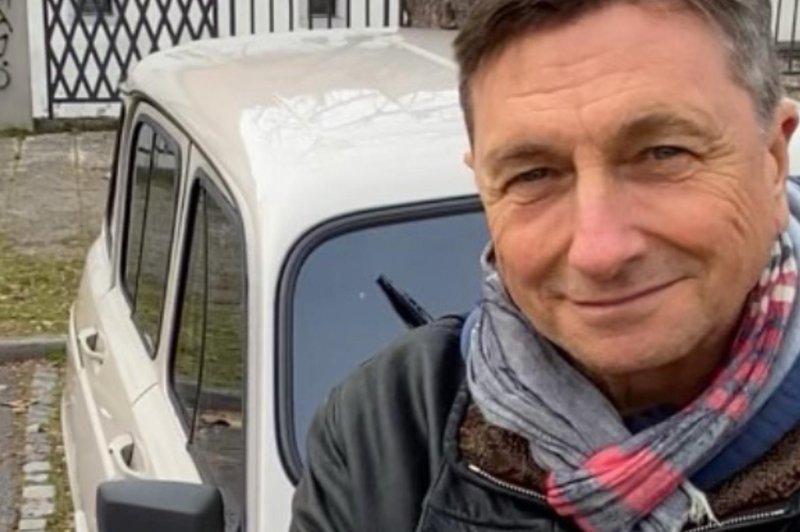 Borut Pahor prodaja svojo legendarno 'katrco' (foto: Instagram/Borut Pahor)